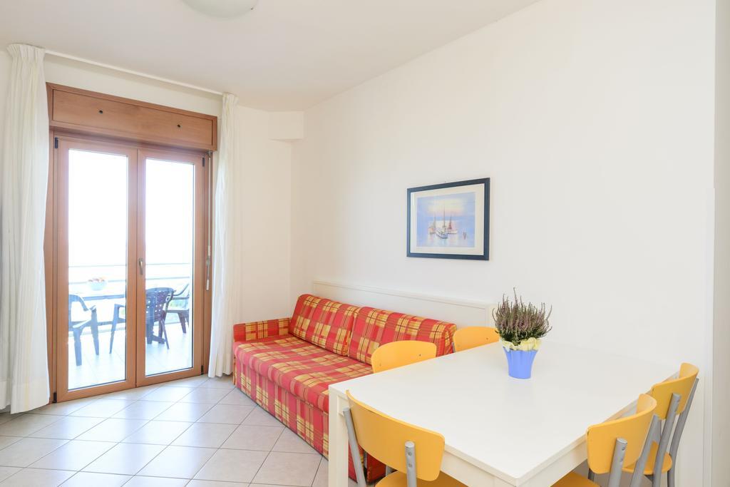 Sunbeach Apartments Lignano Sabbiadoro Eksteriør billede