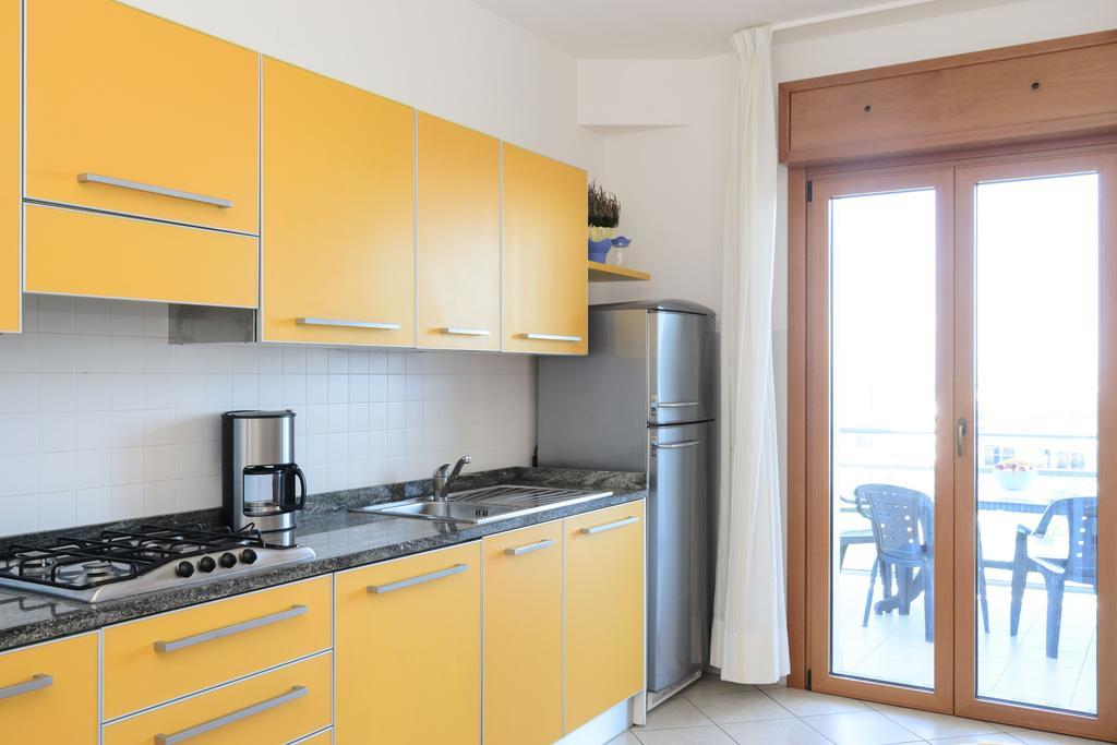 Sunbeach Apartments Lignano Sabbiadoro Eksteriør billede