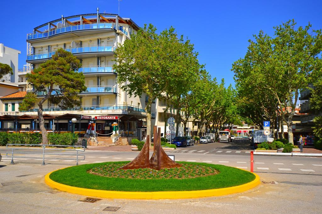 Sunbeach Apartments Lignano Sabbiadoro Eksteriør billede