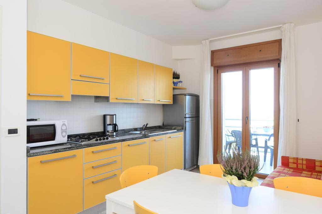 Sunbeach Apartments Lignano Sabbiadoro Eksteriør billede