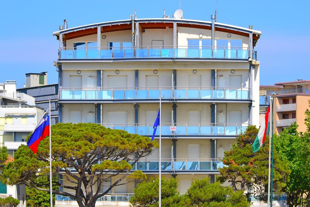 Sunbeach Apartments Lignano Sabbiadoro Eksteriør billede