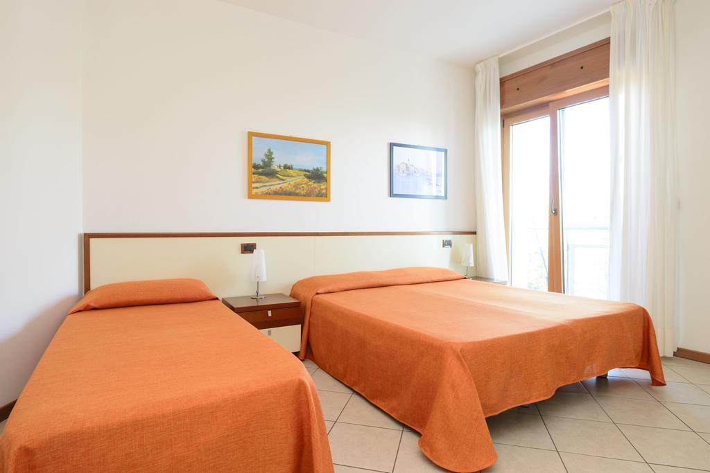 Sunbeach Apartments Lignano Sabbiadoro Eksteriør billede