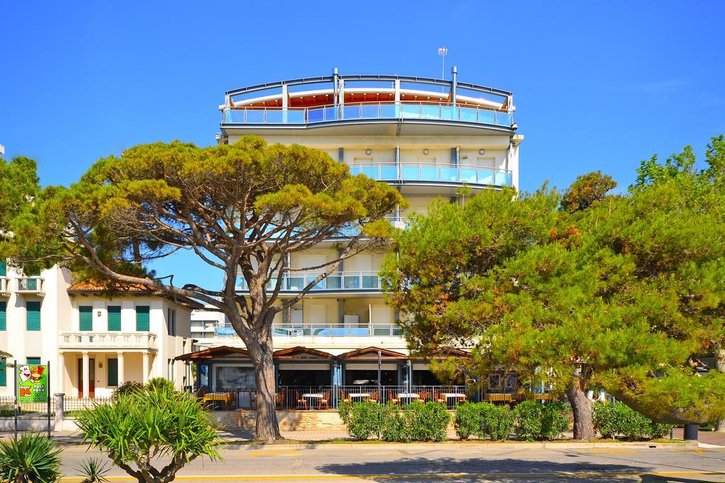 Sunbeach Apartments Lignano Sabbiadoro Eksteriør billede