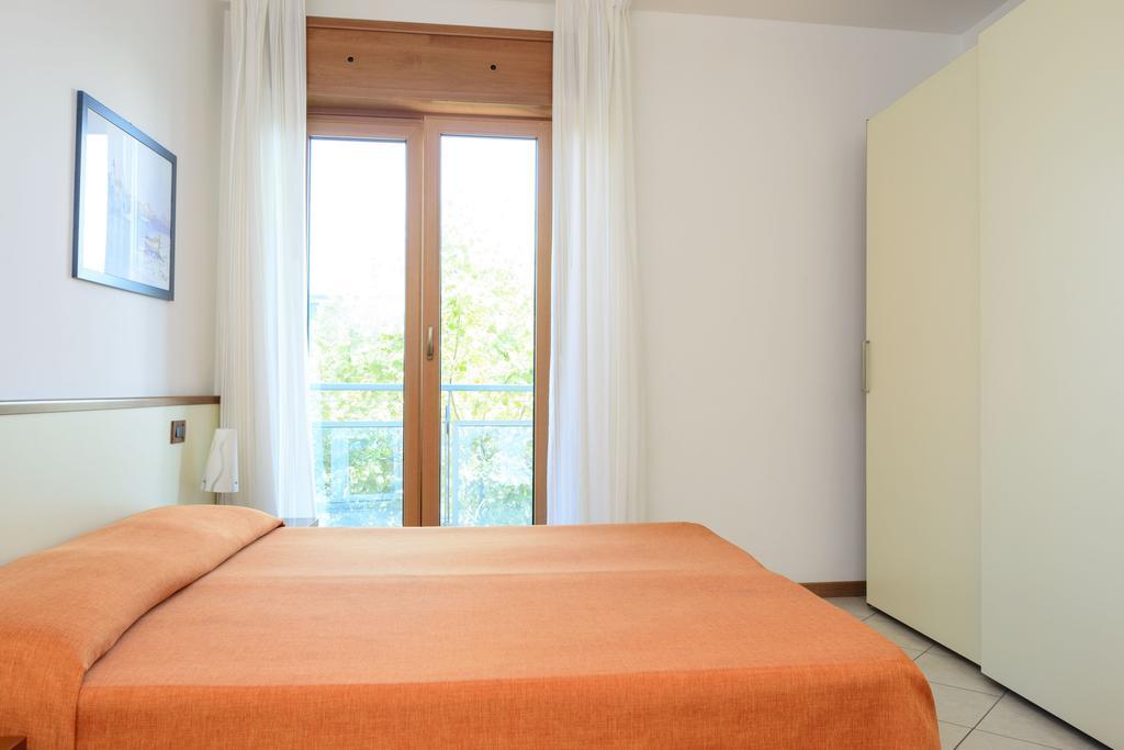 Sunbeach Apartments Lignano Sabbiadoro Eksteriør billede